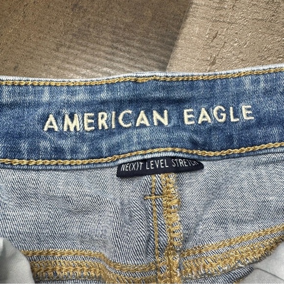 American Eagle Blue Distressed Jean Shorts Raw Hem size 2 - Picture 6 of 10